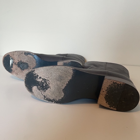 🧚♀️🧚♀️🧚♀️Chanel Authentic dark/medium grey leather boots. - Picture 12 of 12